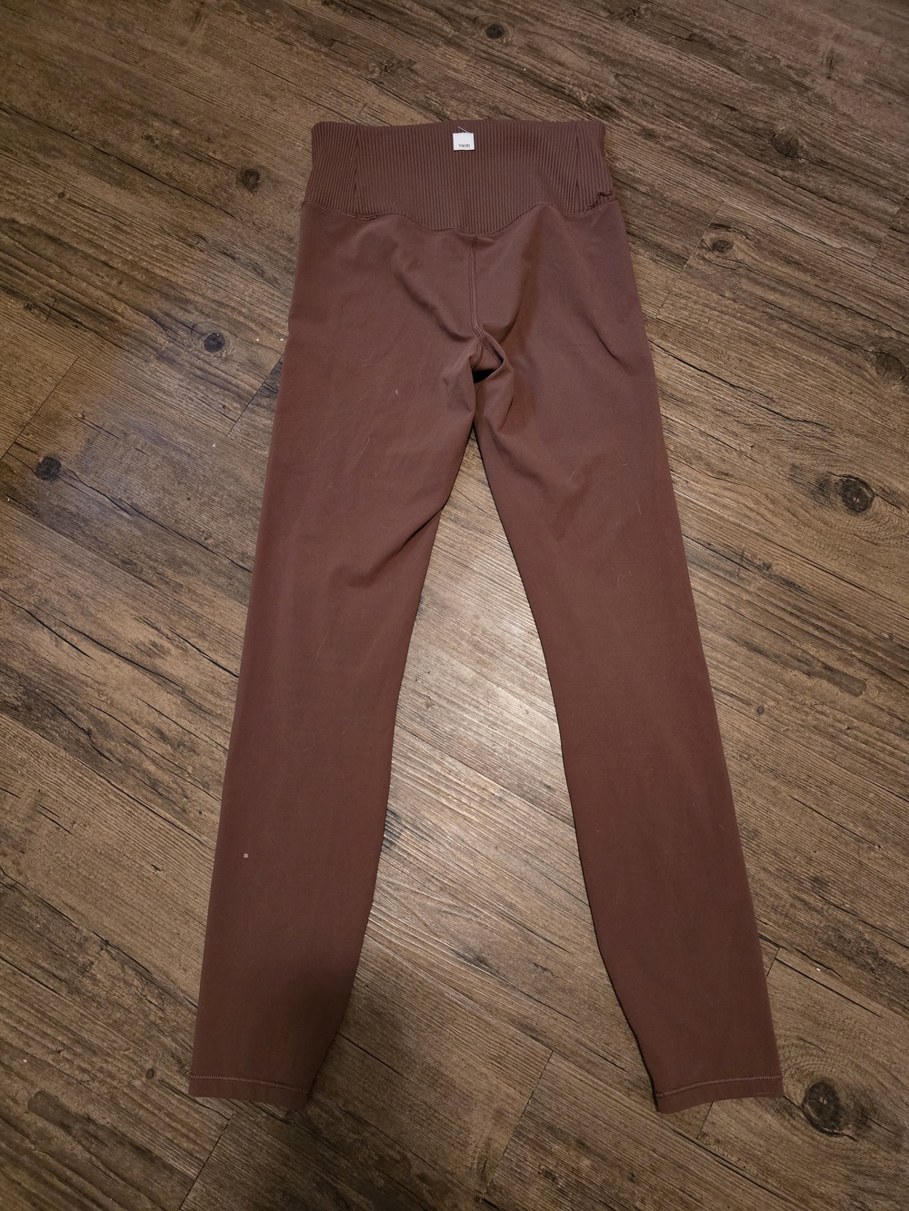 Vuori Ribbed High-Waist Leggings in Warm Brown - Picture 3 of 4